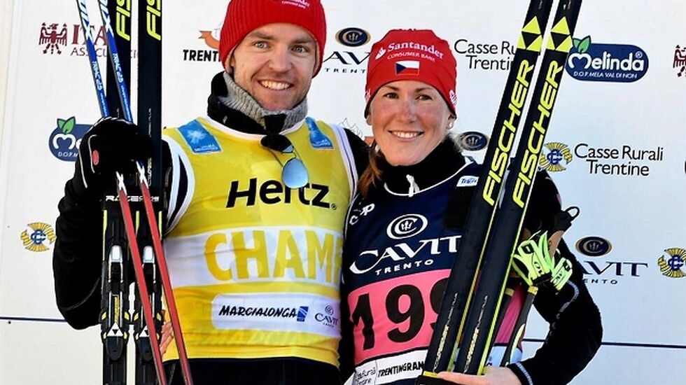Kateřina Smutná og Tord Asle Gjerdalen tok seieren i den lange marsjen, bedre kjent som Marcialonga. Førstnevnte har tatt tre strake Visma Ski Classics-seire, mens sistnevnte står med  tre Marcialonga-seire på rad. (Arrangørfoto)
