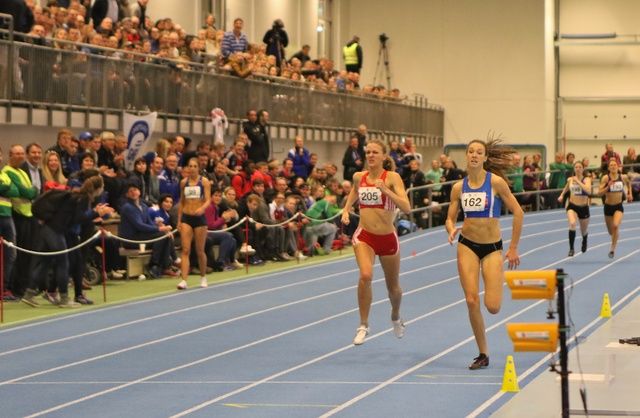 Sara Dorthea Jensen vinner kvinnenes 400 meter