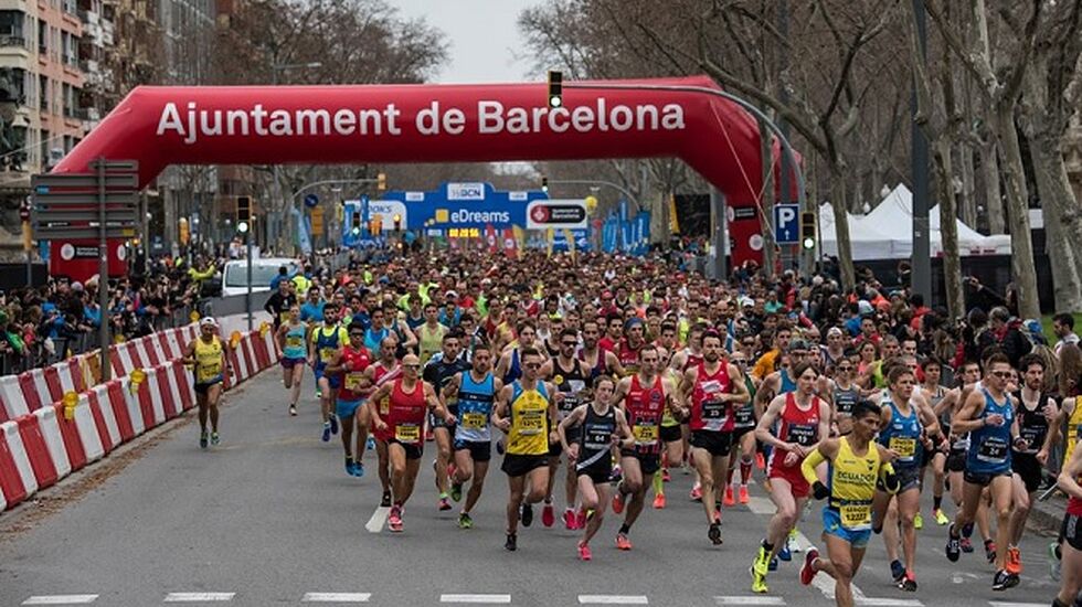 Fra søndagens Barcelona halvmaraton som gikk under forhold med skyet vær, noe vind og temperaturer i overkant av 10 grader (Foto: mitjabarcelona.com|Facebook)