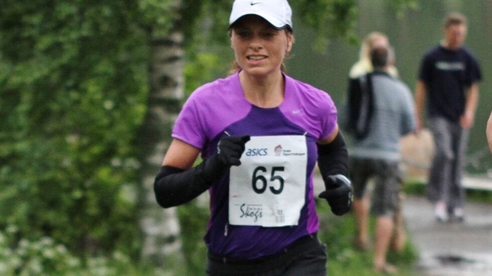 Marit Karlsen er både en rutinert løper, arrangør og idrettsbokforfatter (foto: Olav Engen, Skogsmaraton 2011).