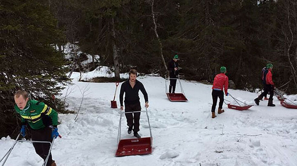 Mange steder jobbes det på spreng for å få til løyper en kan gå på ski i. Her er det NTNUI som jobber med Marka Rundt (foto: arrangøren 14.februar)