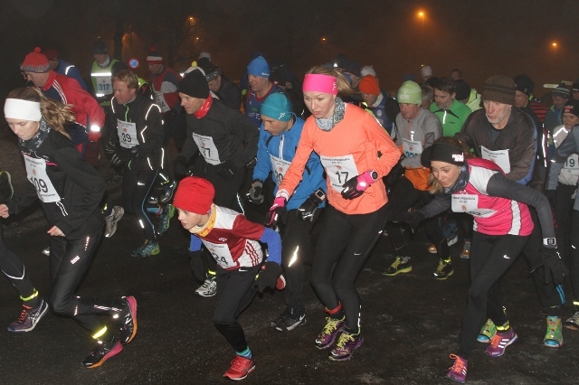 Starten har gått utenfor Årnes skole på Runni (foto: Olav Engen)