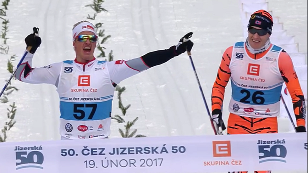 Morten Eide Pedersen tok sin aller første seier i Ski Classics i Jizerska Padesatka for to år siden og gjentok bragden jublende foran skituppene til Petter Eliassen søndag.