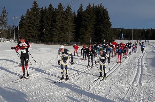 Fra starten for pulje 1 med dagens vinner, Martin Thon, allerede i front. (Foto: Arrangør)
