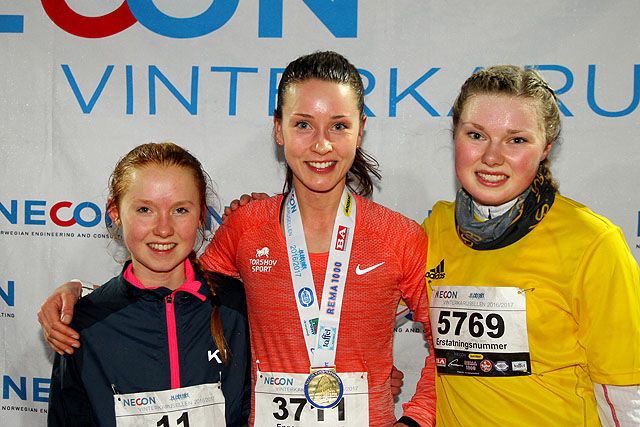 Premiepallen kvinner 10 km: Adele Henriksen, Trine Larsen og Silje Lindstad.