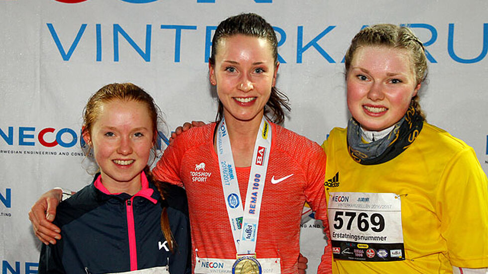 Premiepallen kvinner 10 km: Adele Henriksen, Trine Larsen og Silje Lindstad.