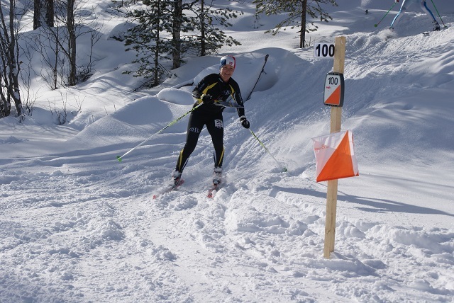 Stine Olsen Kirkevik, Hamar OK smilende inn mot siste post. (Foto: Stein Arne Negård)