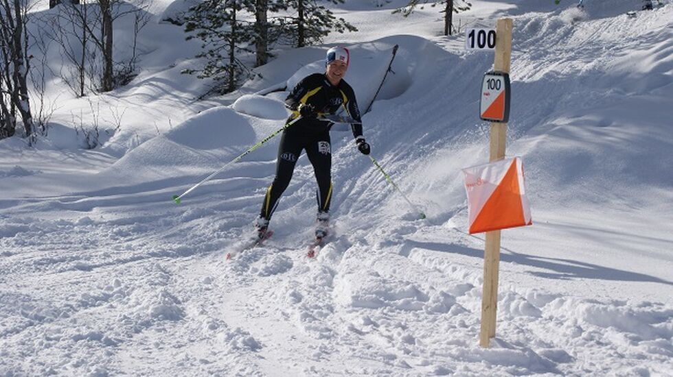 Stine Olsen Kirkevik, Hamar OK smilende inn mot siste post. (Foto: Stein Arne Negård)