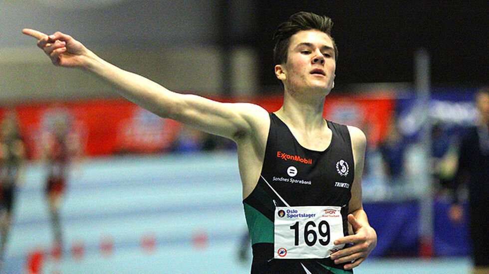 Ingen tvil om seieren i G17: Jakob Ingebrigtsen går i mål 7 sekunder foran nestemann.