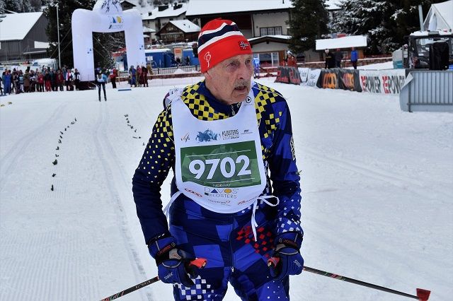 Hans Espenes knep seieren også på 5 km klassisk for klassse 86-90 år og tok samtidig sitt andre gull av to mulige i Sveits. (Arrangørfoto)