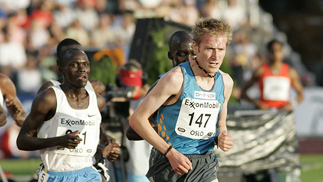 I 2004 satte Marius Bakken norsk og nordisk rekord på 5000 m med 13.06,39. For å oppnå de prestasjonene han gjorde, gjennomførte Bakken store deler av sine intervalløkter på tredemølle - både sommer og vinter. (Foto: Per Inge Østmoen)