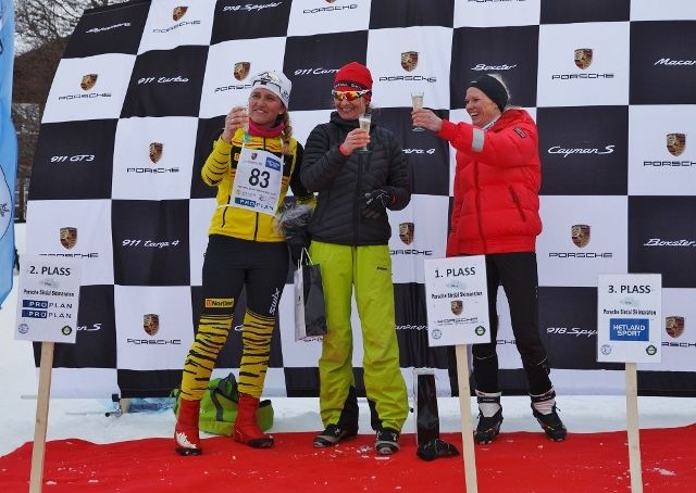 De tre raskeste kvinnene på 45 km; Ragna Skipstad, Wenche Kvæven og Yvonne Smith (arrangørfoto). De tre raskeste kvinnene på 45 km; Ragna Skipstad, Wenche Kvæven og Yvonne Smith (arrangørfoto).