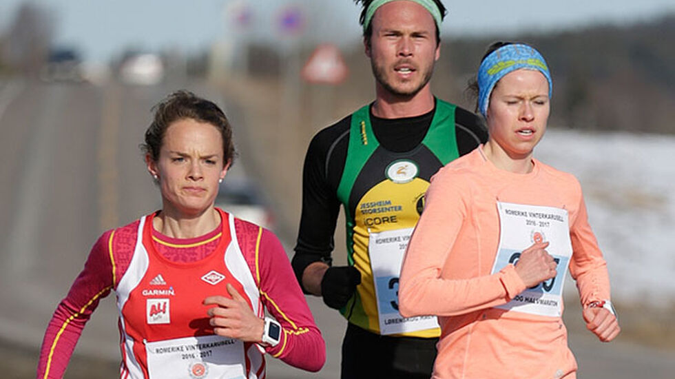 Runa Skrove Falch og Silje Fjørtoft var raskest i kvinneklassen i 2017, her med mellomdistanseløper Andreas Roth på slep. (Foto: Per Inge Østmoen)