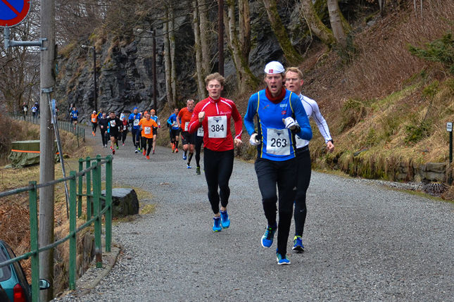 Lang rekke med løpere ut fra start i 2017. Foto : Trygve Andresen Lang rekke med løpere ut fra start i 2017. Foto : Trygve Andresen