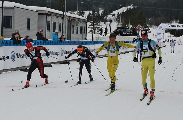 Vetle Thyli (til høyre) holdt unna for (fra v.) Øyvind Moen Fjeld, Vinjar Skogsholm og Harald Ihlebæk på oppløpet. (Foto: Finn Olsen) Vetle Thyli (til høyre) holdt unna for (fra v.) Øyvind Moen Fjeld, Vinjar Skogsholm og Harald Ihlebæk på oppløpet. (Foto: Finn Olsen)