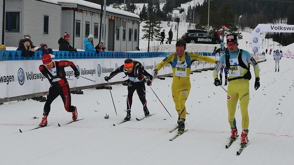 Vetle Thyli (til høyre) holdt unna for (fra v.) Øyvind Moen Fjeld, Vinjar Skogsholm og Harald Ihlebæk på oppløpet. (Foto: Finn Olsen)