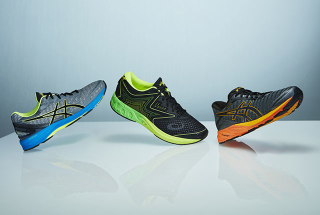 Herreutgaven av de tre modellene Asics lanserer med det nyutviklede og superlette mellomsålematerialet FlyteFoam som skal kombinere støtdemping og fartsfølelse på en helt ny måte.