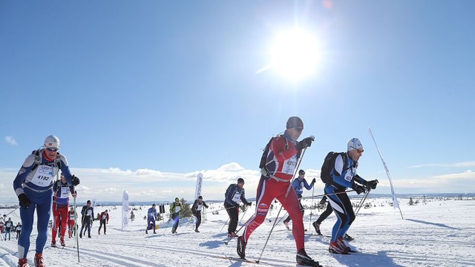 Fantastiske forhold over Raudfjellet lørdag med svak vind og strålende sol fra en skyfri himmel. (Foto: Birken/Geir Olsen)