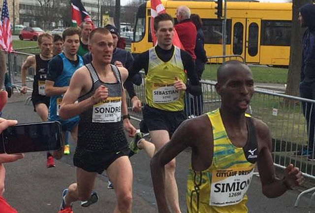 Sondre Nordstad Moen tok 10 kilometeren i Dresden som en fin gjennomkjøring før Hannover Marathon 9. april. (Foto: arrangøren) Sondre Nordstad Moen tok 10 kilometeren i Dresden som en fin gjennomkjøring før Hannover Marathon 9. april. (Foto: arrangøren)