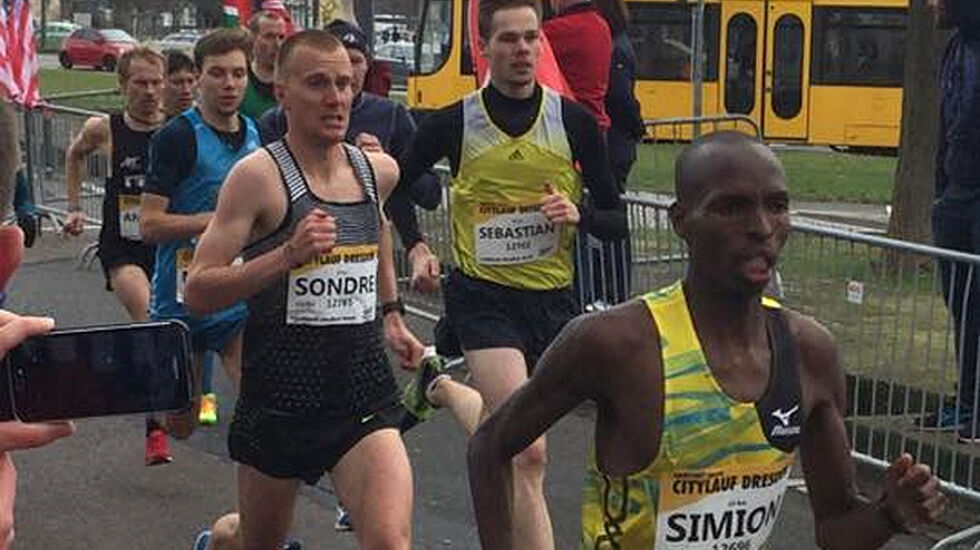 Sondre Nordstad Moen tok 10 kilometeren i Dresden som en fin gjennomkjøring før Hannover Marathon 9. april. (Foto: arrangøren) 