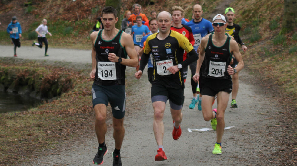 Jan Erik Wergeland(t.v), Thomas Hetland og Øystein Wergeland i tet etter 400 m løping.   Foto: Lise B Hetland.