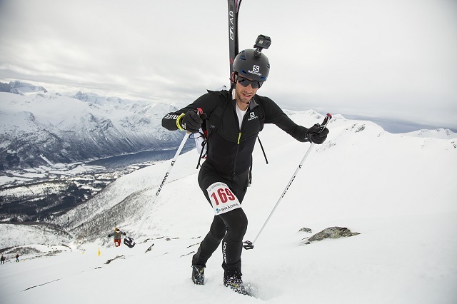 Vinner Kilian Jornet i fint driv opp til Skarven (Foto Robert Veiset)