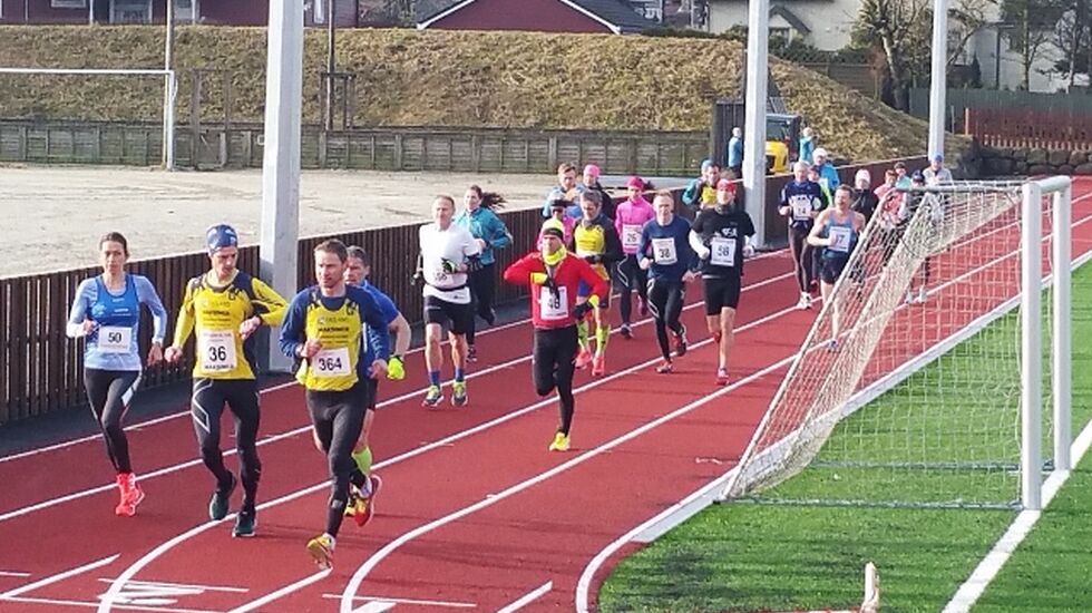 Startfeltet på maraton. (Foto: arrangøren)