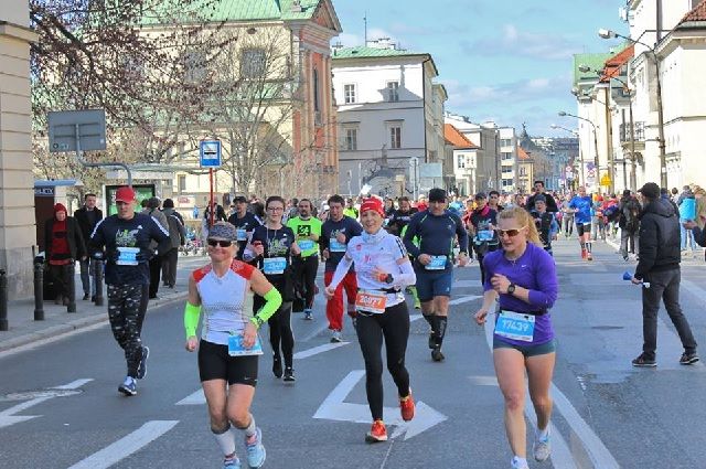 Fra Warszawa halvmaraton som gikk i klart, men kjølig vårvær (Foto: Facebook/MaratonWarszawski).