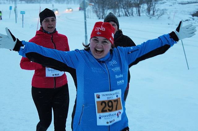 May Liss Walsmuth storkoser seg i det herlige været! Foto: Trond Arne Liavik