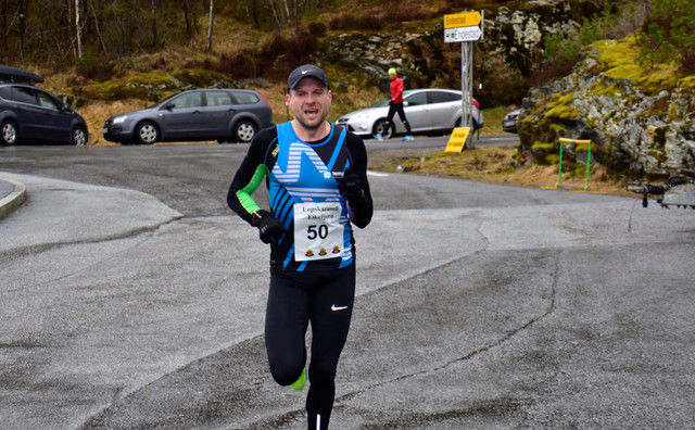 Vinner av 10 km på årets første løp i INC Eikefjord Løpskarusell ble Thomas Grønfur, Førde IL.