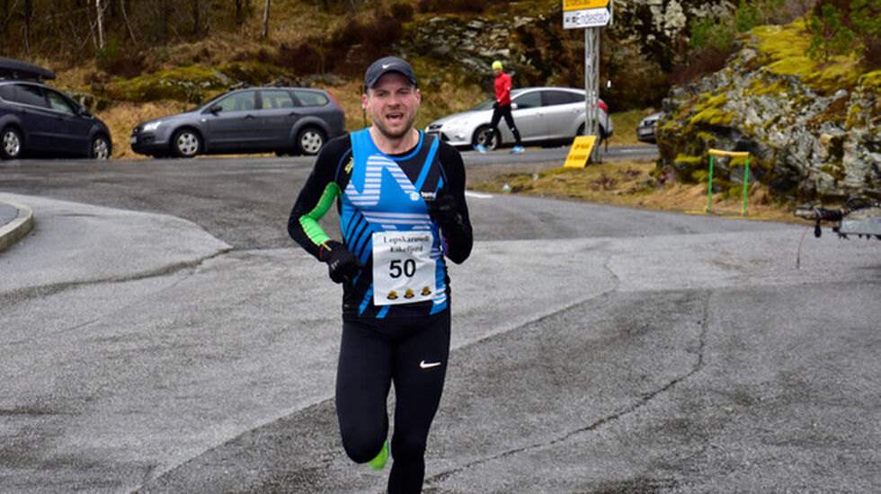 Vinner av 10 km herrer i årets første løp i INC Eikefjord Løpskarusell ble Thomas Grønfur, Førde IL. (Foto: Ronny Osland)