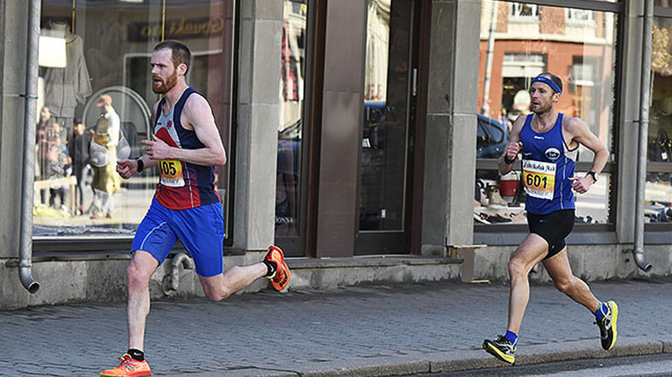 Orienteringsløperen Matthew Speake og Øystein Mørk løp sammen lenge. Foto: Bjørn Johannessen