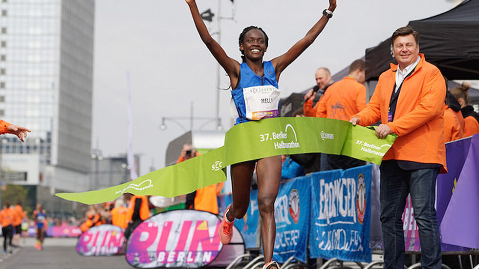 Joan Melly fra Kenya vant kvinneklassen på 1.08.45. (Foto: SCC-Events / Petko Beier)