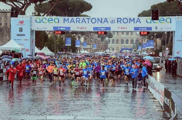 Fra årets Roma Marathon som gikk under regntunge forhold (Foto: Facebook/Maratona di Roma)