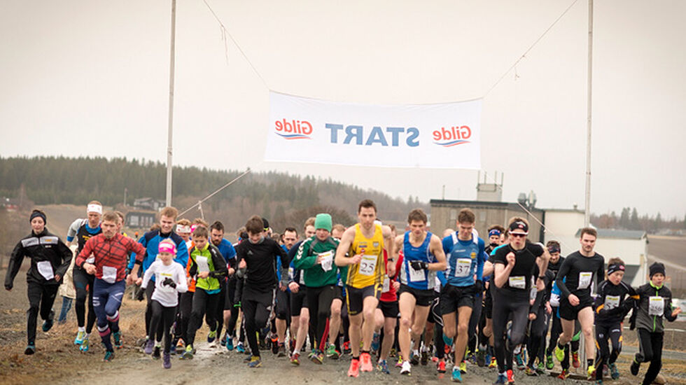 Starten på det rekordstore feltet i Frostatingløpet i 2017. (Foto: Øystein Lie)
