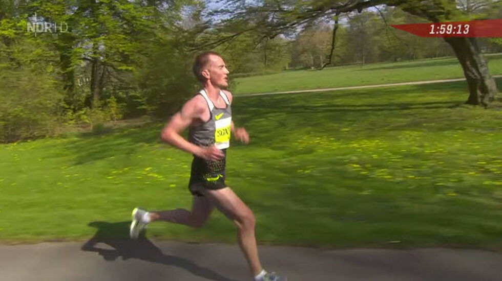 Sondre Norstad Moen etter 2 timers løping i Hannover Marathon