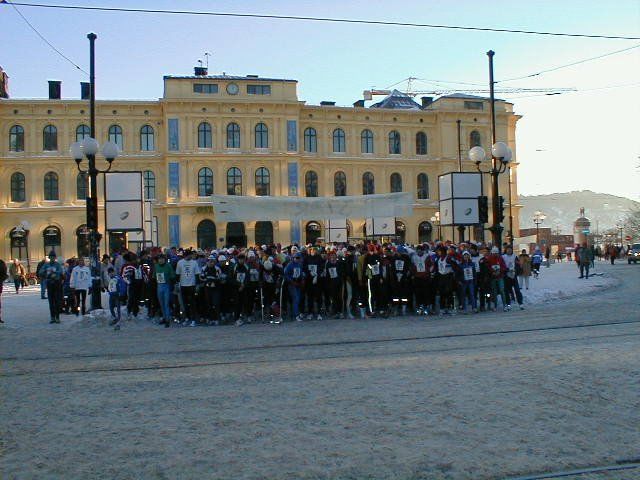 Starten gikk fra Jernbanetorget da det sist ble arrangert Nyttårsløp i Oslo i år 2000. Foto: Heming Leira