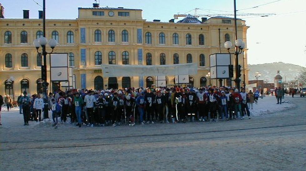 Starten gikk fra Jernbanetorget da det sist ble arrangert Nyttårsløp i Oslo i år 2000. Foto: Heming Leira