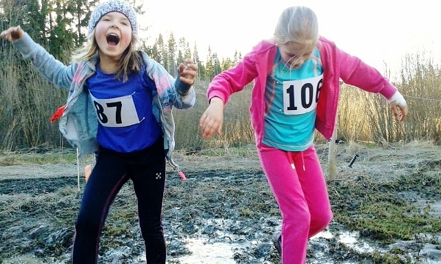 Ikke noe å utsette på gleden her... enten målet er å unngå å bli møkkete eller tvert om. (Foto: Hilde Johansen)