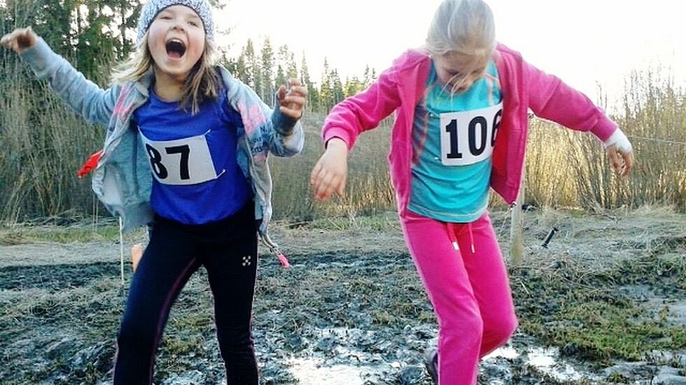 Ikke noe å utsette på gleden her... enten målet er å unngå å bli møkkete eller tvert om. (Foto: Hilde Johansen)