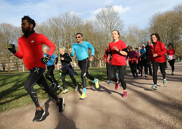 Treningsøkta i Frognerparken ble kryddrert med noen par motbakkeintervaller på slutten.  Foto: Heming Leira