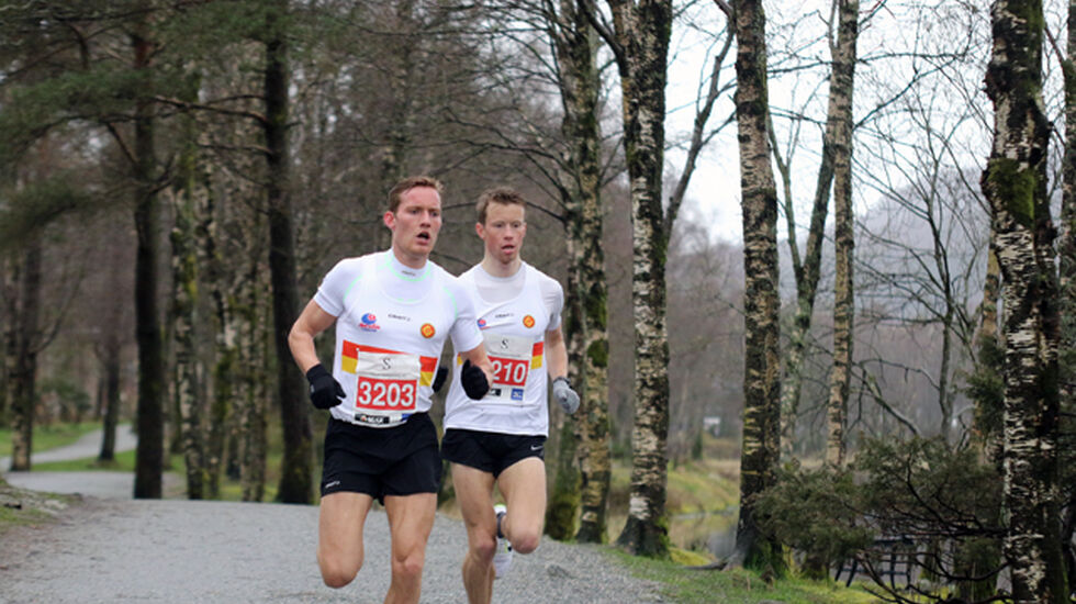 Gular-duoen Jens Bøhmer og Martin Finne i klar ledelse etter en drøy kilometer