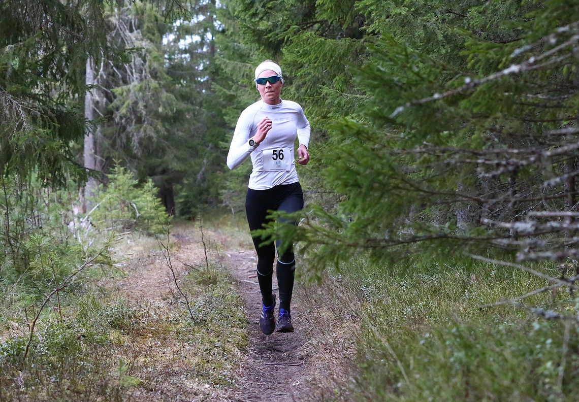 Karoline Næss var suverent raskest i kvinneklassen i det første løpet i årets Nordkisa skogkarusell. (Foto: Bjørn Hytjanstorp)