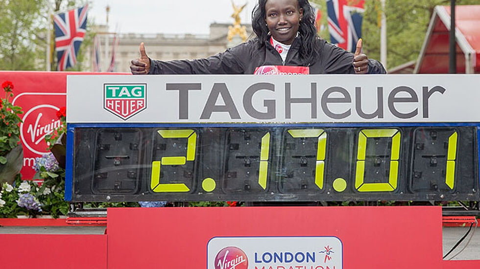 Nest best: Mary Keitany løp tidenes nest raskeste maraton i London etter en meget hard åpning. (Foto: Ben Queenborough/arrangøren)