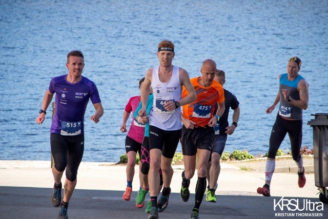 Fra 21 kilometeren med Christian Bøen, Ståle Gjelsten og Erik Bergersen i tet. (Foto: Kristian Thomassen)