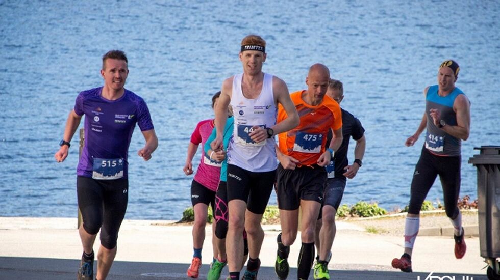 Fra 21 kilometeren med Christian Bøen, Ståle Gjelsten og Erik Bergersen i tet. (Foto: Kristian Thomassen)