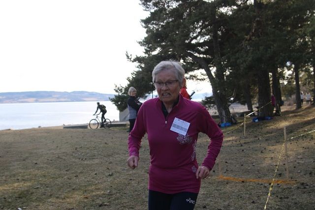 Oddbjørg Haakensveen holder fortsatt farten oppe i sitt 72. år og var  best på en runde på Koigen, alderen tatt i betraktning. (Foto: Finn-Magne Nybrenna)
