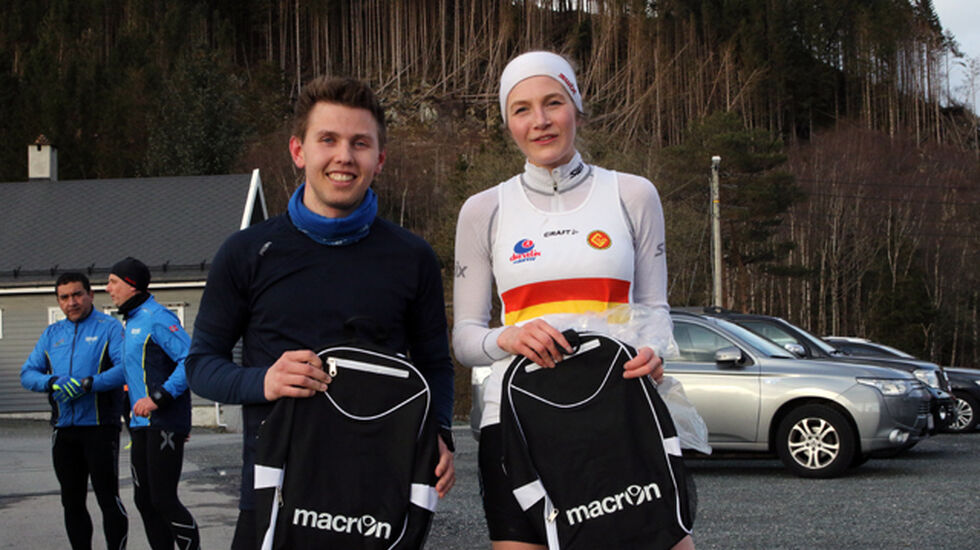 Vegard Austevoll og Marlen Njåstad  med bestemannspremiene på 10 km