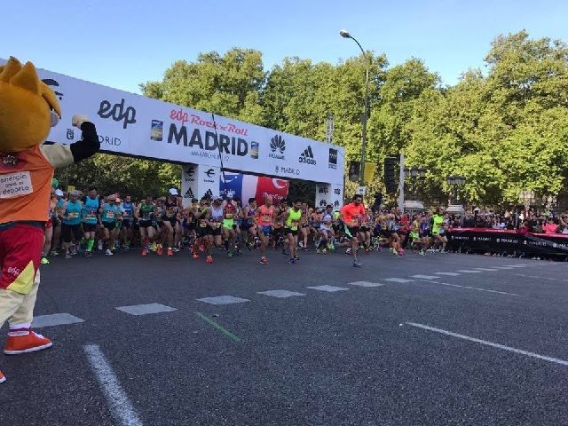 Fra årets Rock 'n' Roll Madrid Marathon som gikk under løpsforhold med sol og temperaturer i overkant av 10 grader (Foto: facebook.com/RnRMadrid)