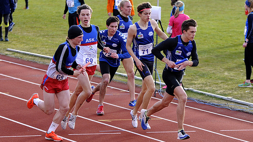 Tett under 1. veksling. (Foto: Eirik Myking)